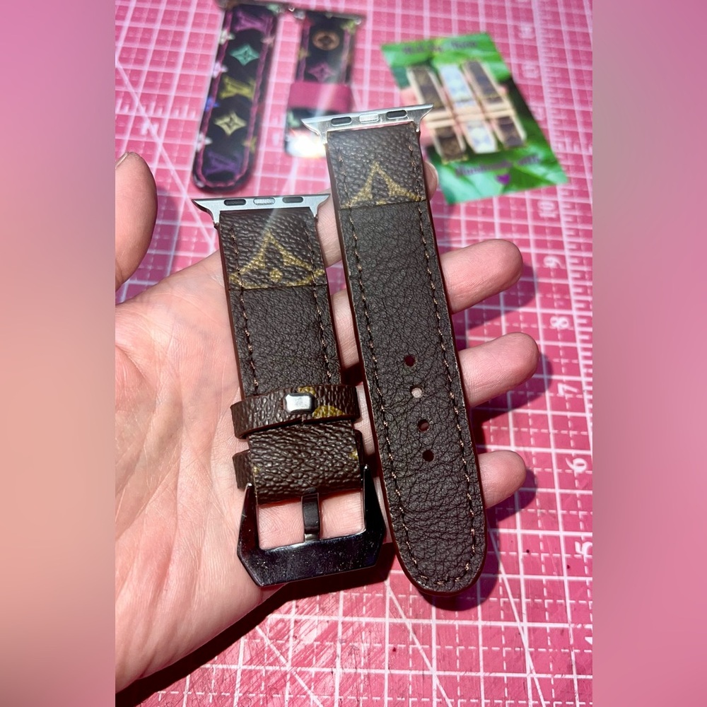🤎 Monogram leather upcycled ♻️ Apple Watch band - Picture 2 of 14